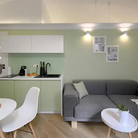 Old Town Apartments *