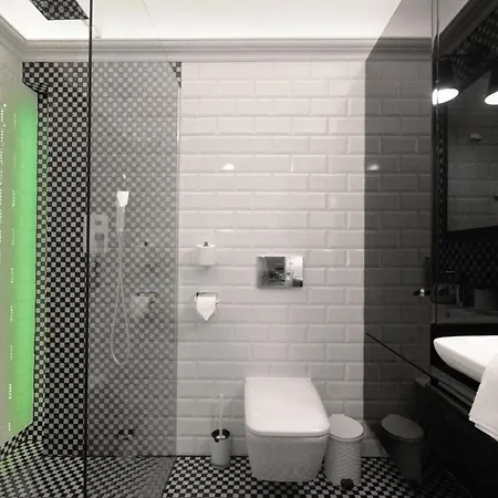 Old Town Apartments *