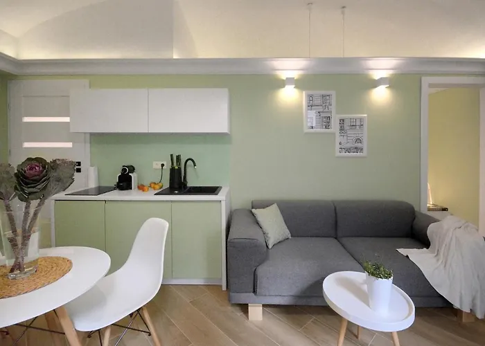 MIA APARTMENTS . Old Town . Senacka *