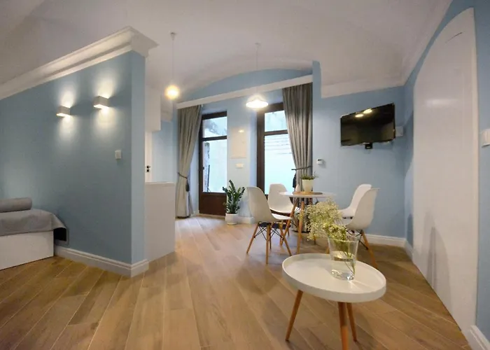 Apartament MIA APARTMENTS . Old Town . Senacka *