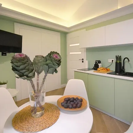 MIA APARTMENTS . Old Town . Senacka Apartment *