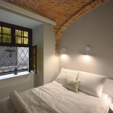 MIA APARTMENTS . Old Town . Senacka